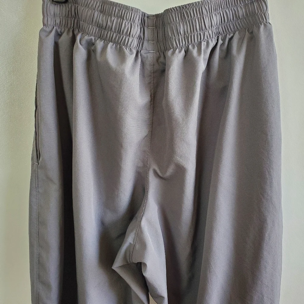 Men’s Under Armour Loose Heatgear Gray Pants Size Medium - Picture 7 of 13